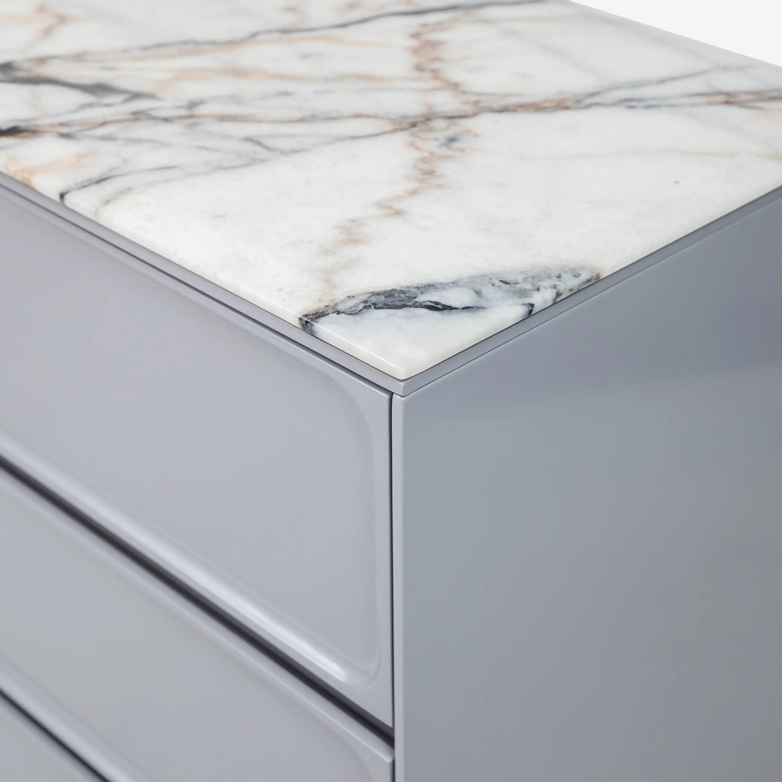 Mia Cabinet